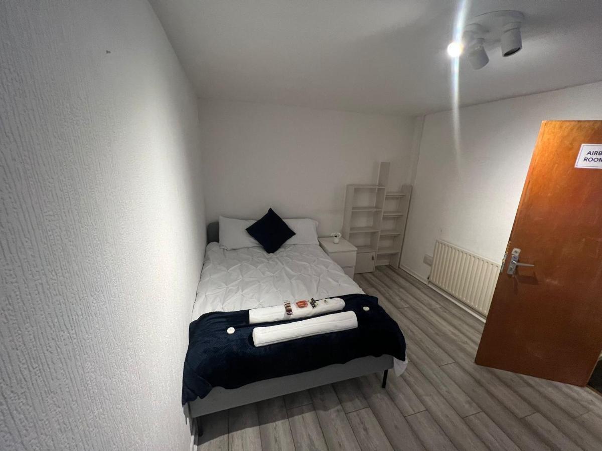 Indulge Hockley Hotel - With Free Front Parking - 10 Min Drive To Birmingham City Centre Bull Ring, Grand Central, Tesco Superstore, Primark & Commonwealth Games Buitenkant foto